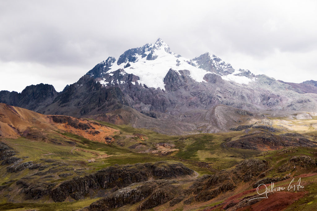 Nevado Rajuntay al fondo